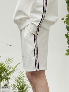 side kink shorts (ivory)
