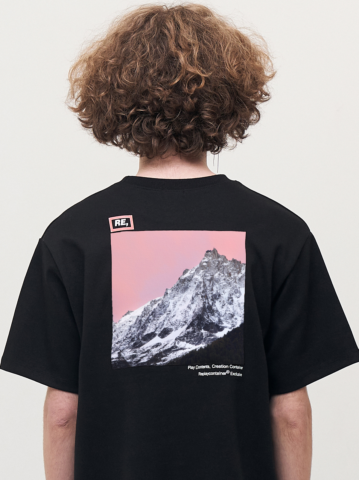 RE square black campaign half tee (pink mountain)